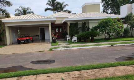 Casa de condomínio para venda tem 268 metros quadrados com 3 quartos