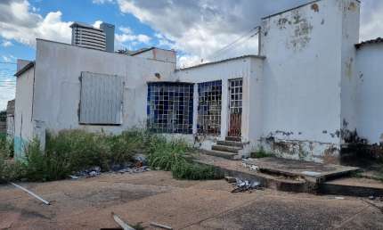 Ótimo galpão comercial frente para a Av Miguel Sutil no bairro Baú