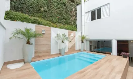 Sobrado de 435 m² 5 quartos e 7 banheiros sendo 5 suítes à Venda - Jardim Virgínia Bianca