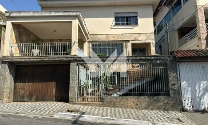 CASA COM TRES QUARTOS PROXIMA A AV. ENGENHEIRO CAETANO ÁLVARES