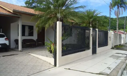 Casa com 2 quartos para alugar na Rua Sabia, 67, Centro, Porto Belo