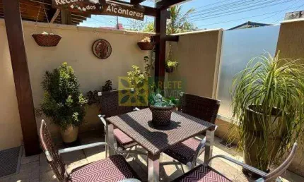 Casa com 3 quartos à venda na Rua Luiz Walendovski, 745, Balneário Perequê, Porto Belo