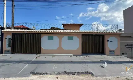 Vendo maravilhosa casa com 2 dormitórios no centro de rio das ostras