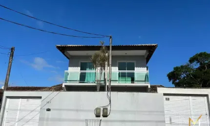 Vendo maravilhosa casa com 2 dormitórios no serramar em rio das ostras