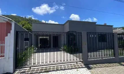 Casa com 3 quartos à venda na Rua 806, 850, Alto São Bento, Itapema