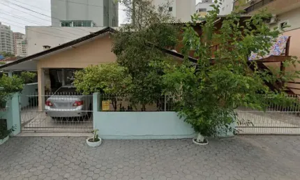 Casa com 2 quartos à venda na Rua 290, 395, Meia Praia, Itapema