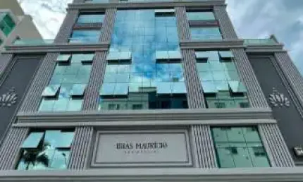 Apartamento com 3 quartos à venda na Rua 242, 668, Meia Praia, Itapema