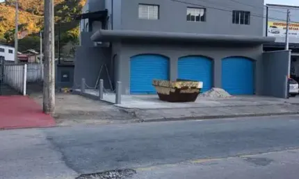 Galpão para Venda em Caraguatatuba, Martim de Sá, 2 banheiros, 3 vagas