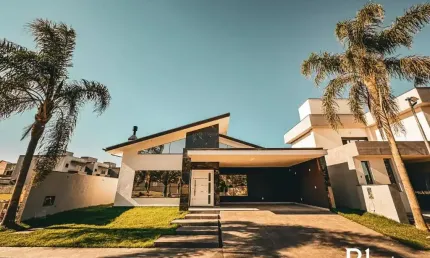 Casa Térrea em condomínio fechado, na Praia de Ingleses, Florianópolis/SC.