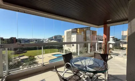 Apartamento mobiliado de 2 dormitórios em condomínio pé na areia