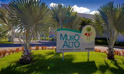 Apartamento com 2 Quartos, suíte, Varanda- Muro Alto Condomínio Club