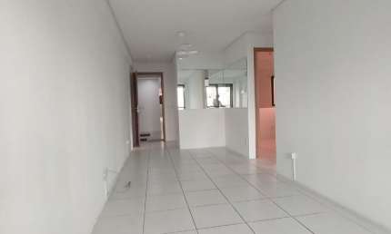 Apartamento 2 quartos no Espinheiro com Varanda Excelente Localização
