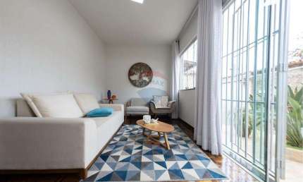 Casa Aconchegante  em Rua Tranquila e Excelente Localização