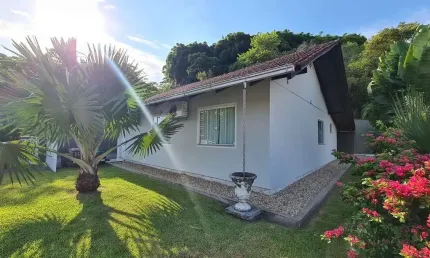 Casa com 2 quartos à venda no São Luís, Jaraguá do Sul  por R$ 850.000