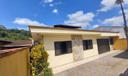 Casa com 3 quartos à venda no Tifa Martins, Jaraguá do Sul  por R$ 780.000