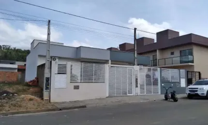 Casa com 2 quartos à venda no Jaraguá 99, Jaraguá do Sul  por R$ 420.000