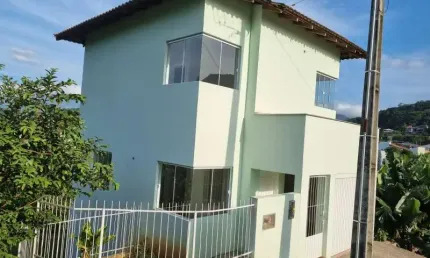 Casa com 2 quartos à venda no Jaraguá 99, Jaraguá do Sul  por R$ 450.000