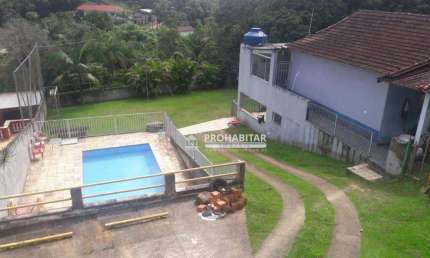 Vendo ótima chácara de 2.250m², com casa de 5 dormitórios sendo 1 suíte no Cipó do meio, com piscina e churrasqueira.