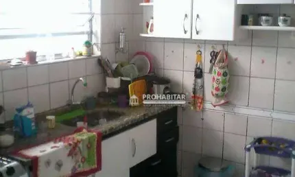 Vendo maravilhoso sobrado com 3 dormitórios, sala, cozinha, banheiro, área de serviço quintal espaçoso e com 02 vagas de garagem,