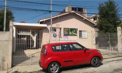 Vendo ótima casa para renda com 3 casas no mesmo terreno, terreno de 300m² com 81 de construção,