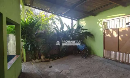 Vendo ótima casa com 1 casa principal com 2 quartos, sala, cozinha, 2 banheiros, área de serviços com varanda, bem espaçosa, e mais 3 casas no quintal