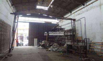 Vendo excelente Galpão de 250 m² no bairro Guarapiranga, com salas e banheiros, pé direito alto, próximo ao parque do Guarapiranga, próximo à avenida