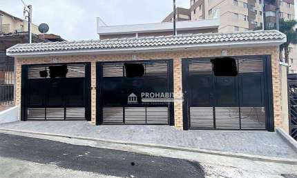 Vendo Ótimo sobrado com 3 dormitórios, sendo 1 suíte, com lavabo, 2 vagas de garagem e churrasqueira, com 100m² de área construída e 85m² metros