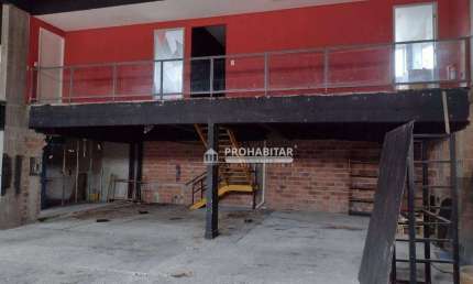 Alugo excelente salão comercial  de 280m²  piso térreo mais 75 m² de mezanino