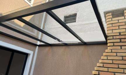 Vendo Ótimo sobrado com 3 dormitórios, sendo 1 suíte, com lavabo, 2 vagas de garagem e churrasqueira