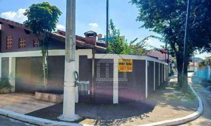 Casa com 3 dormitórios à venda ou aluguel em Interlagos