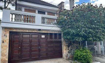 Sobrado à venda com 162m², 3 dormitórios, suíte, home office,  edícula, quintal e 2 vagas em Vila Umuarama