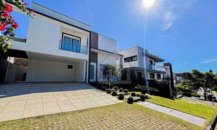 Sobrado com 3 suítes à venda na Granja Viana - Cotia/SP