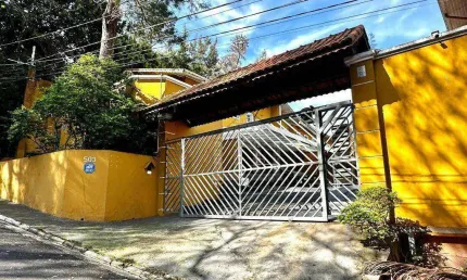 Sobrado Reformado à Venda em Condomínio Fechado – Próximo à Avenida Interlagos