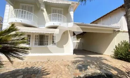 Casa à venda 3 quartos, quintal, piscina, 2 vagas, em Piratininga - Niterói - RJ