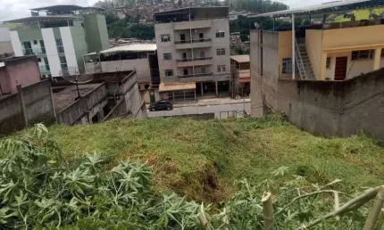 Terreno para venda possui 384 metros quadrados em Benfica - Juiz de Fora - MG