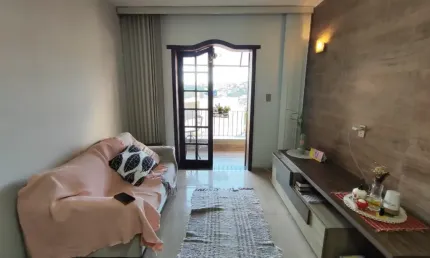 Apartamento térreo com área externa no Centro de Juiz de Fora-MG