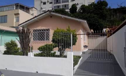 Casa com 3 quartos à venda na Rua Hermes Zapelini, 99, Barreiros, São José