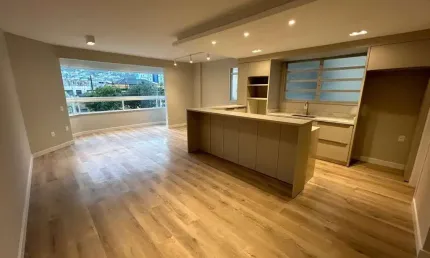 Apartamento com 3 quartos à venda na Avenida Hercílio Luz, 1199, Centro, Florianópolis