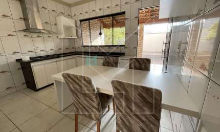 Casa para Venda em Caldas Novas, Jardim Metodista, 3 dormitórios, 1 suíte, 2 banheiros, 2 vagas