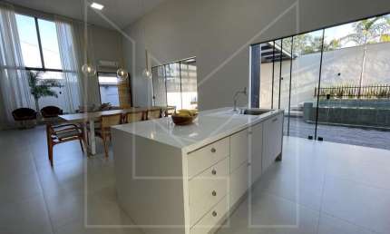 Casa para Venda em Caldas Novas, Estância Itaici, 3 dormitórios, 1 suíte, 2 banheiros, 2 vagas