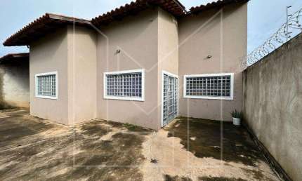 Casa para Venda em Caldas Novas, Jardim Privê, 2 dormitórios, 1 suíte, 2 banheiros, 3 vagas