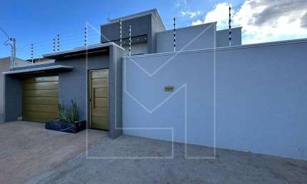 Casa para Venda em Caldas Novas, Residencial Caminho do Lago, 3 dormitórios, 1 suíte, 2 banheiros, 2 vagas