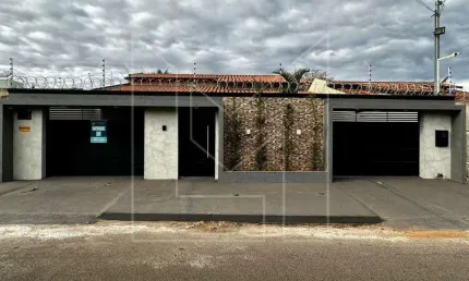 Casa para Venda em Caldas Novas, Do Turista 2ª Etapa, 3 dormitórios, 1 suíte, 2 banheiros, 4 vagas