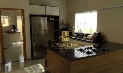Sobrado com PISCINA para ALUGAR, com 4 dormitórios, 220 m² por R$ 6.500/mês - Jd Terra do Vale - Caçapava/SP