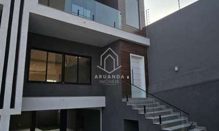 Sobrado Triplex em Condominio - Terraço e Subsolo - 4 Quartos - 210m²