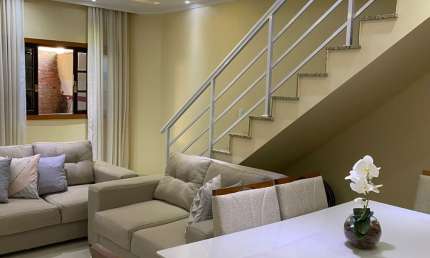 Excelente casa dúplex com 4 dormitórios, na Estrada da Cachamorra em Campo Grande.