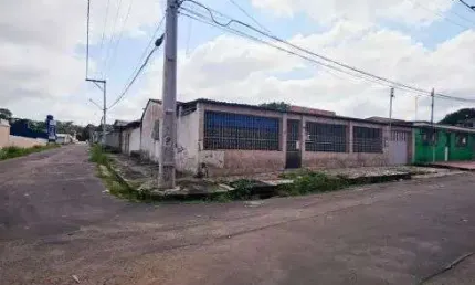 Casa de esquina com 3 quartos - Lírio do Vale - Manaus - AM