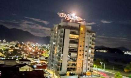 Apartamento com 2 quartos à venda no Indaiá, Caraguatatuba  por R$ 650.000