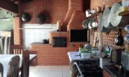 Casa à venda na Avenida Rio de Janeiro, Indaiá, Caraguatatuba por R$ 1.600.000