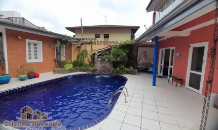 Casa com 5 quartos à venda em Toninhas, Ubatuba  por R$ 1.810.000